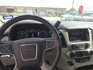 2020 GMC Yukon 4WD Denali - Interior Full Dashboard Image